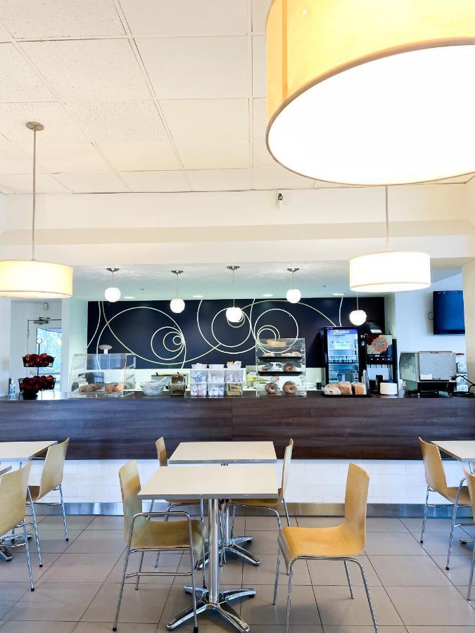 Hotel Rodd Moncton Esterno foto