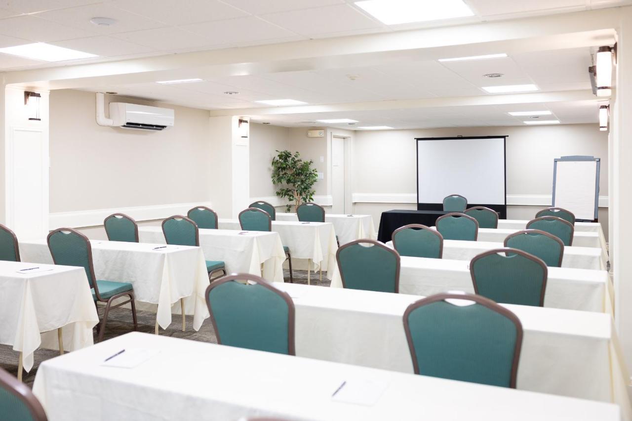 Hotel Rodd Moncton Esterno foto
